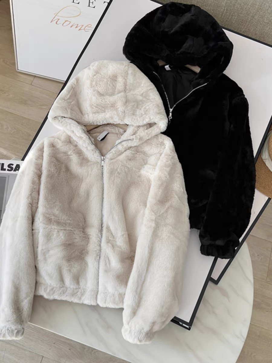 Page one เสื้อเฟอร์กันหนาว หมวกฮู้ด เสื้อขน Fluffy coat แบรนด์ page One สำเนา ดำ