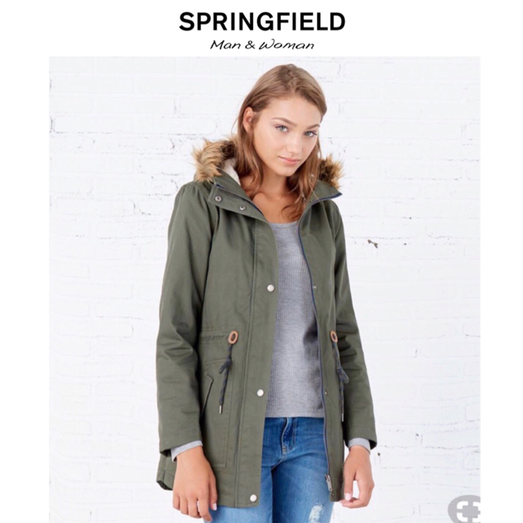 Springfield เสื้อกันหนาว กันหนาวฮูทเฟอร์ สีเขียวทหาร แต่งเฟอร์ แบรนด์เนมSPRING FIELD แท้100% สวยเท่ห์ แนวมากคะ size S/M/L เขียว