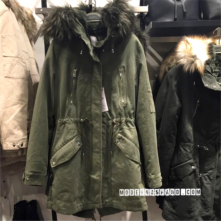 เสื้อโค้ทฮูท BERSHKAกันหนาว Parka สีเขียวแต่งขนเฟอร์ ซับขนอุ่นด้านใน (เฟอร์ & ขนอุ่นด้านใน ถอดได้คะ) งานสวย บุนวมอุ่น ใส่ติดลบได้เลยคะ Size XS/S/M/ L เขียว