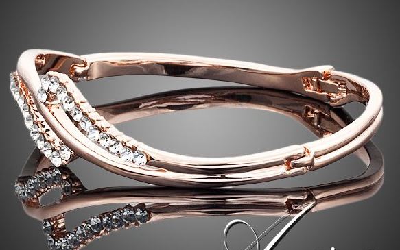 กำไลข้อมือฝังเพชร ทอง 18 K ประดับเพชร Swiss CZ เหมาะสำหรับออกงานมากค่ะ ลาย Curve ตัว S no 524424