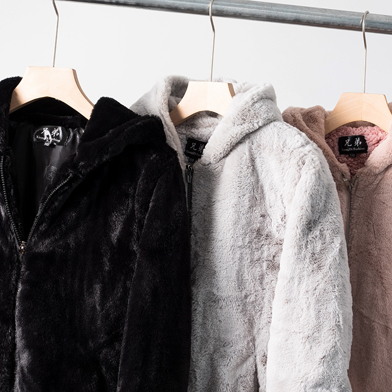 Forever21 เสื้อเฟอร์กันหนาว หมวกฮู้ด เสื้อขน สีดำ (FLUFFY COAT) 兄弟 ขาว