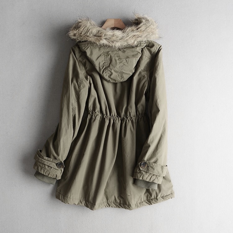 sur les nuages เสื้อคลุม เสื้อกันหนาว สีเขียวทหาร แบรนด์เนม ญี่ปุ่น SURLES NUAGES แต่งหมวกฮูท ติดขนเฟอร์ (เฟอร์ถอดได้คะ)บุขนอุ่นด้านใน Size M/L สำเนา เขียว