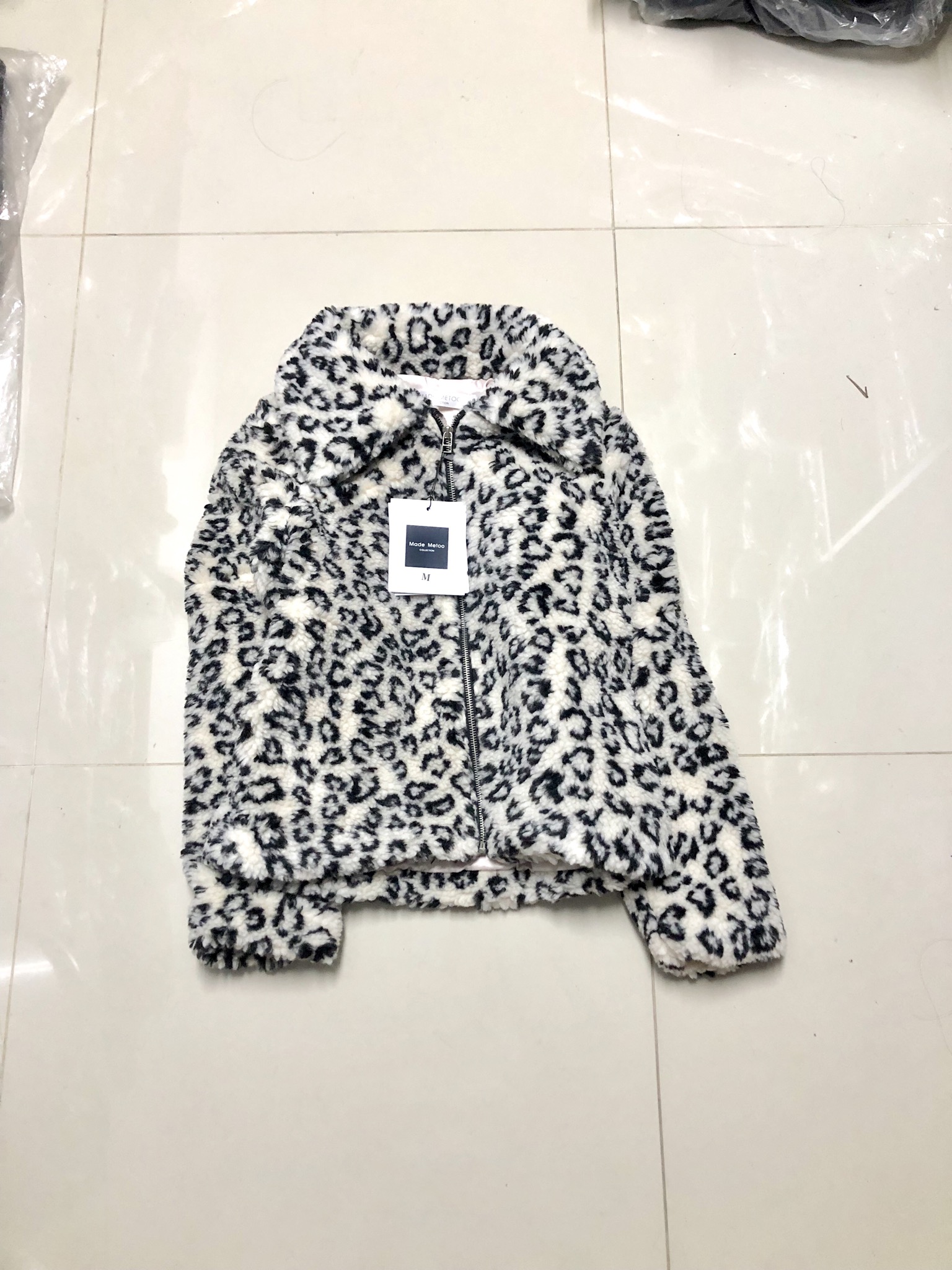 เสื้อเฟอร์กันหนาว ลายเสือ เสื้อคลุมขน ลายเสือ โทนเทา ขนนิ่มฟู นุ่มมากคะ สำเนา ลายเสือ