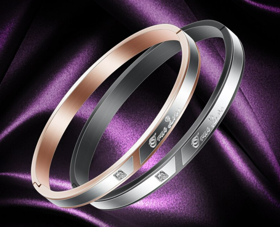 กำไลข้อมือคู่รัก แบบ สแตนเลสแท้ ใส่สวย ใส่เป็นคู่ แกะลาย True love รักจริง กำไลข้อมือสวย ๆ ใส่เป็นคู่ 402703