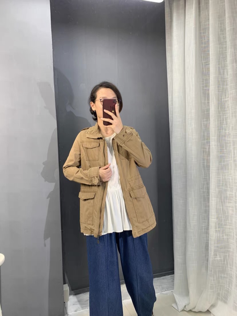 เสื้อคลุม เสื้อฮู้ดสีน้ำตาลอ่อน เสื้อนอก แพทเทินสวย เท่ห์มาก คะ แบรนด์ Blu Deise น้ำตาลกากี