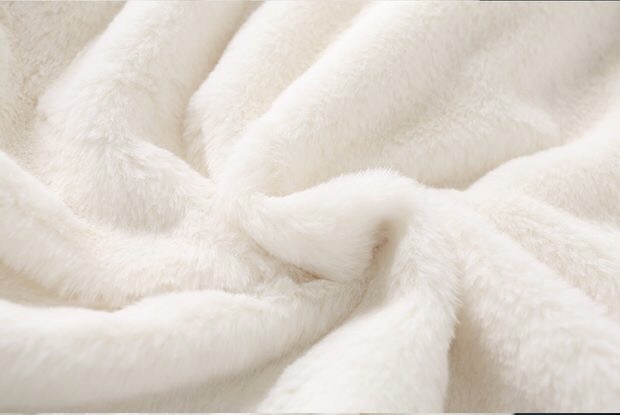 Forever21 เสื้อเฟอร์กันหนาว หมวกฮู้ด เสื้อขน แบรนด์ forever21 (FLUFFY COAT) ขาว