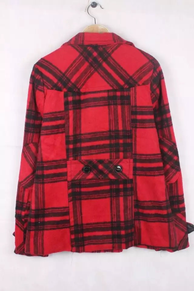เสื้อกันหนาวสักหลาดผสมวู ลายตาราง classic burberry สีเทา brandname NYC DOLLHOUSE แต่งกระดุมสองแถบ ติดหมวกฮูท ติดเฟอร์ (หมวกมีกระดุมถอดใส่ได้คะ)สวย หรูคะ Size S