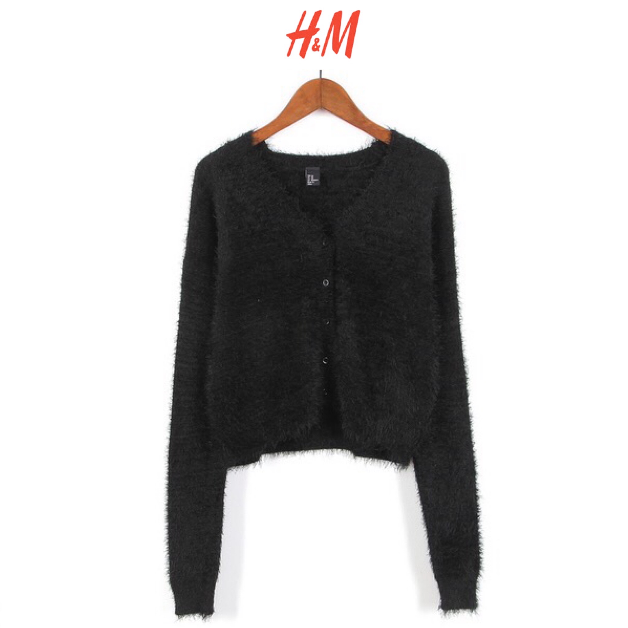 เสื้อนอก เสื้อไหมพรม เสื้อคลุมกันหนาว H&M สีดำ แต่งขนนุ่ม สวย ใส่คลุมได้หลายโอกาสเลยคะ Size S/M