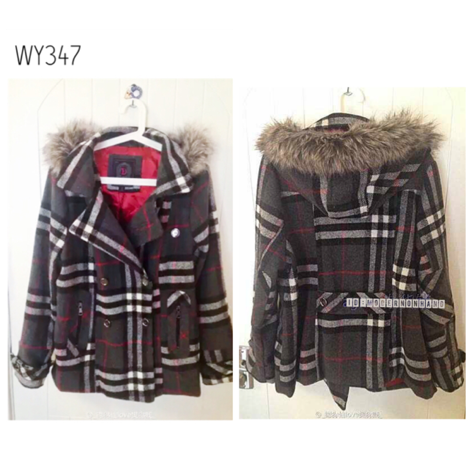 เสื้อกันหนาวสักหลาดผสมวู ลายตาราง classic burberry สีเทา brandname NYC DOLLHOUSE แต่งกระดุมสองแถบ ติดหมวกฮูท ติดเฟอร์ (หมวกมีกระดุมถอดใส่ได้คะ)สวย หรูคะ Size S