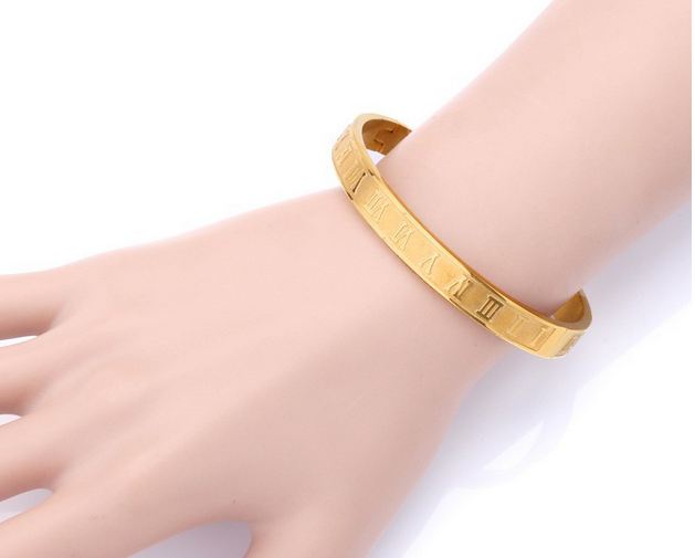 กำไลข้อมือ ผู้หญิง กำไลข้อมือ 316L Stainless Steel กำไลทอง แกะลาย ตัวเลข โรมัน สีทอง และ สีเงิน กำไล ข้อมือ ทอง ใส่ได้ทุกโอกาส 726061