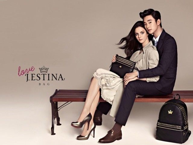 เป๋าเป้ เป๋าสะพาย เป๋าหนัง แฟชั่น สีดำ แต่งหมุด ทอง ESTINA หนังนุ่ม เนื้อเนียนสวยมากคะ