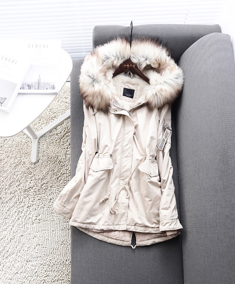 เสื้อโค้ทฮูท กันหนาวแต่งเฟอร์ แบรนด์ BERSHKA กากีอ่อน (ขนเฟอร์ถอดได้คะ) สีสวย อุ่น ขนเฟอร์ใหญ่ สวยพริ้ว งานพรีเมี่ยมมากคะ สำเนา กากีอ่อน
