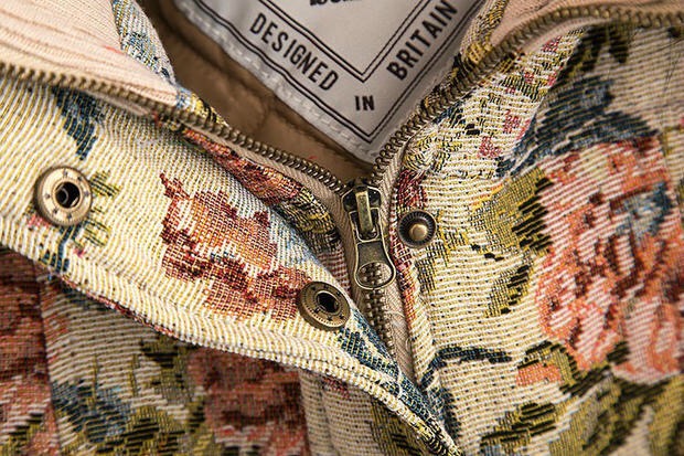 BELLFIELD เสื้อกันหนาว แต่งฮูท ติดเฟอร์ แบรนด์ดังอังกฤษ BELLFIELD ลายดอกสีนูทกากีอ่อน สวยหรู งานสวย เนี๊ยบมากคะ (จำนวนจำกัด ) (หมวกฮูทถอดได้คะ) Size S/M/L นูทกากีอ่อน