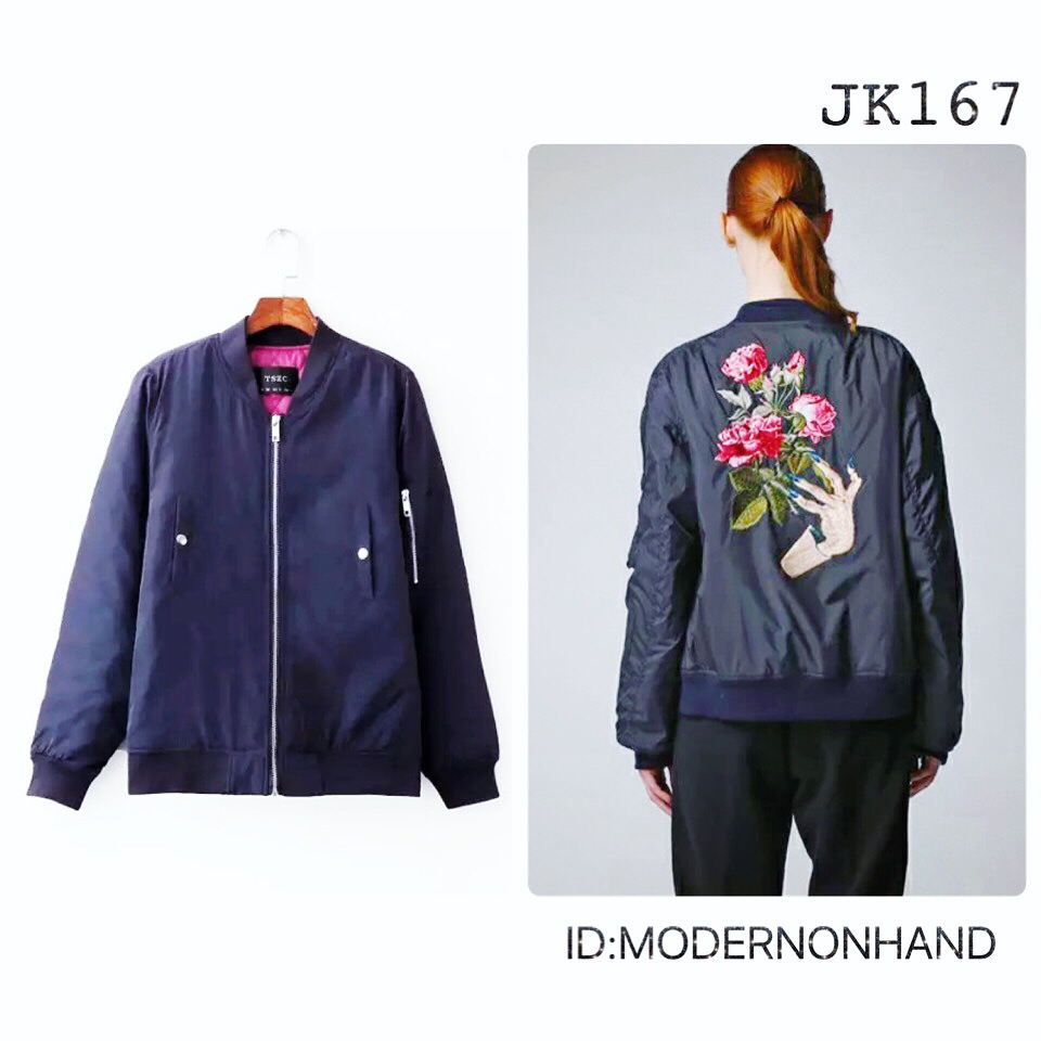 เสื้อแจ็คเก็ต เสื้อนอก เสื้อนอก สไตล์เสื้อนักบิน เสื้อfight สีน้ำเงินเข้ม แต่งลายปักด้านหลัง ด้านในแต่งซับสีส้ม งานแนวๆสวยเท่ห์มากคะ