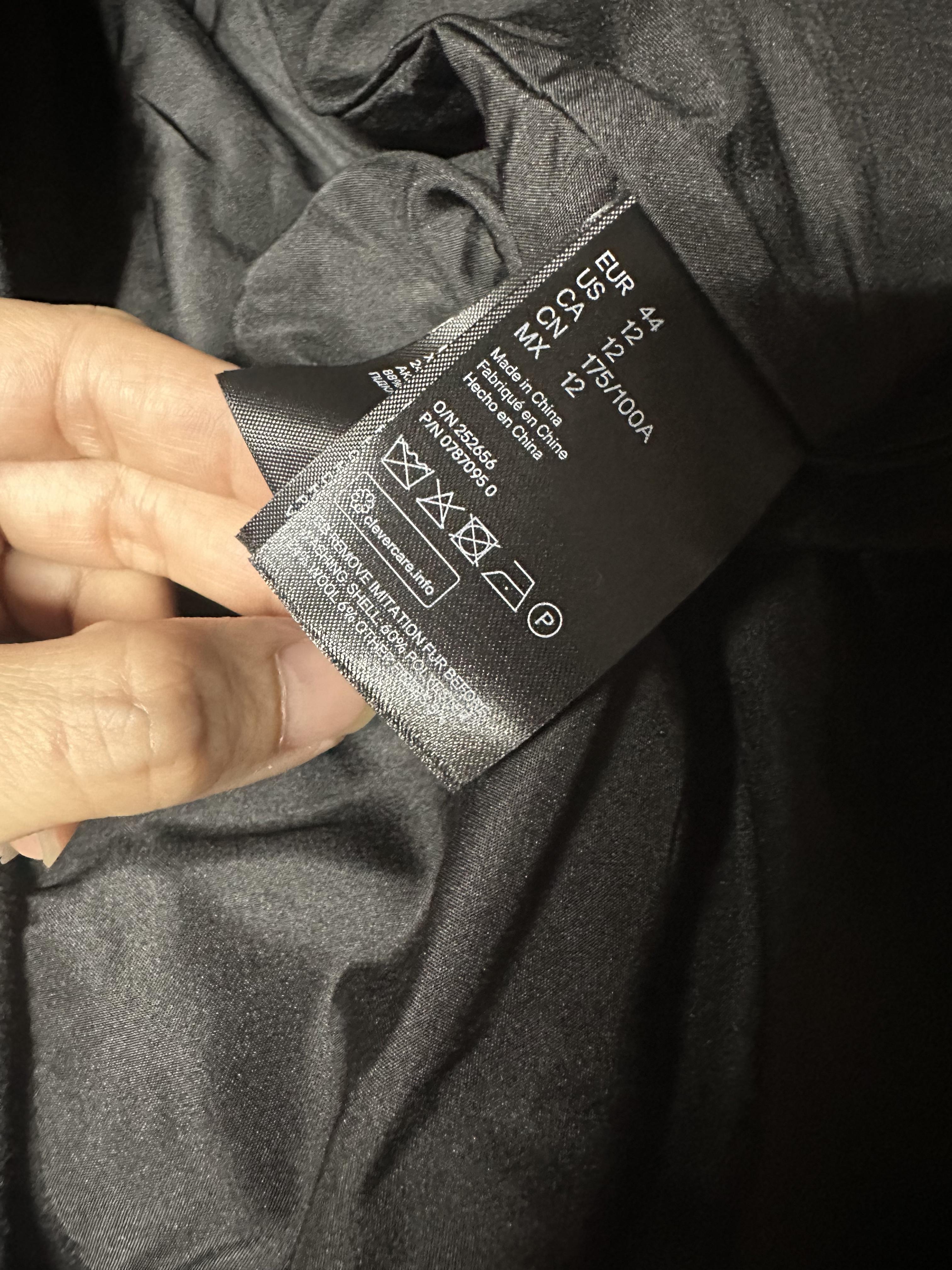 h&m เสื้อโค้ท เสื้อกันหนาว เนื้อผ้าสักหลาดวูล สีดำ แต่งปกเฟอร์(เฟอร์ถอดได้ค่ะ) แบรนด์ H&M