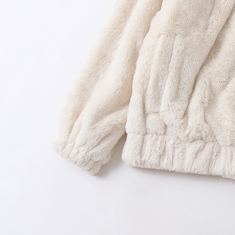 Cali 1985 เสื้อเฟอร์กันหนาว หมวกฮู้ด เสื้อขน (FLUFFY COAT) สีครีม แบรนด์ CALI 1985 Los Angeles ขาว