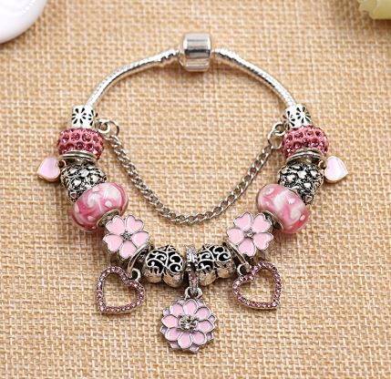 สร้อยข้อมือ Diy สร้อยข้อมือ ห้อยจี้หัวใจ พร้อมเม็ดบีด หัวใจสีชมพู สื่อแทนความรัก สร้อยข้อมือให้แฟน สวย ๆ 270914