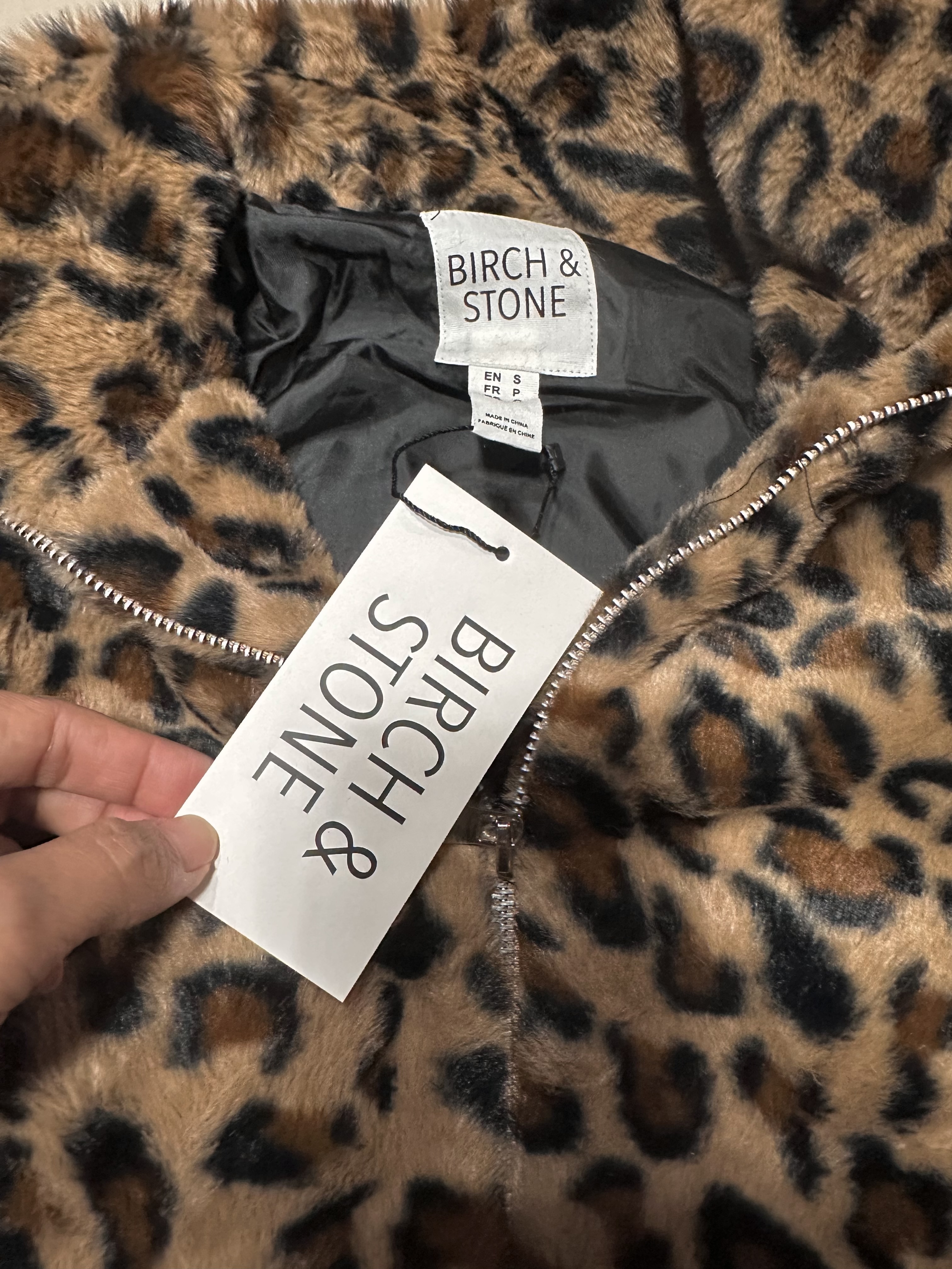 Brich&Stone เสื้อโค้ทเฟอร์ ลายเสือ กันหนาว เสื้อขนเฟอร์ ลายเสือ แบรนด์ BRICH &Stone เนื้อขนนุ่มละเอียด นิ่มมากค่ะแบรนด์ สำเนา สำเนา สำเนา สำเนา ลายเสือ