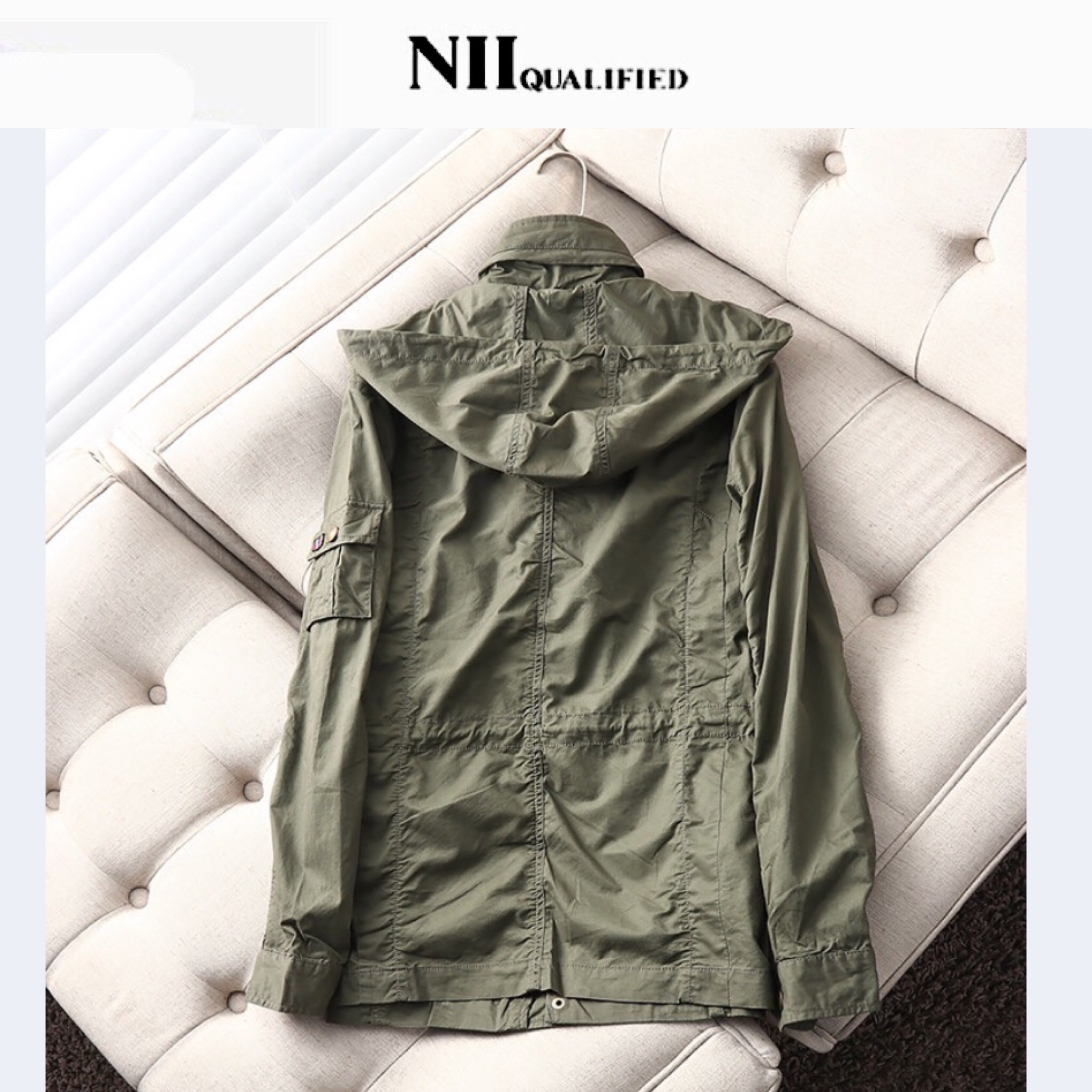 NII QUALIFIED เสื้อแจ็คเก็ต เสื้อเขียวทหาร เสื้อนอกฮูท แบรนด์ดังเกาหลีNII QUALIFIED แท้ แพทเทินสวย เท่ห์มาก คะ Size M/L/XL/XXL(หมวกฮูทพับเก็บได้คะ) เขียว