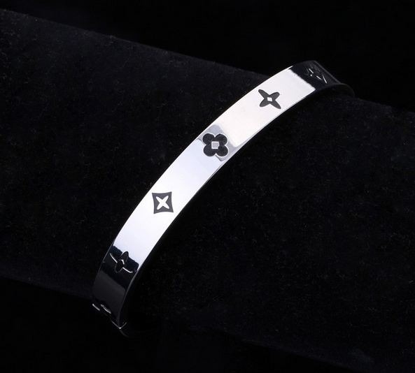 กำไลข้อมือผู้หญิง กำไลทอง 18 K Stainless Steel แท้ เงิน และ ทอง ดีไซน์ สไตล์ แบรนด์ ดัง จากยุโรป กำไลข้อมือ ลายดอกไม้ สุดไฮโซ 472971