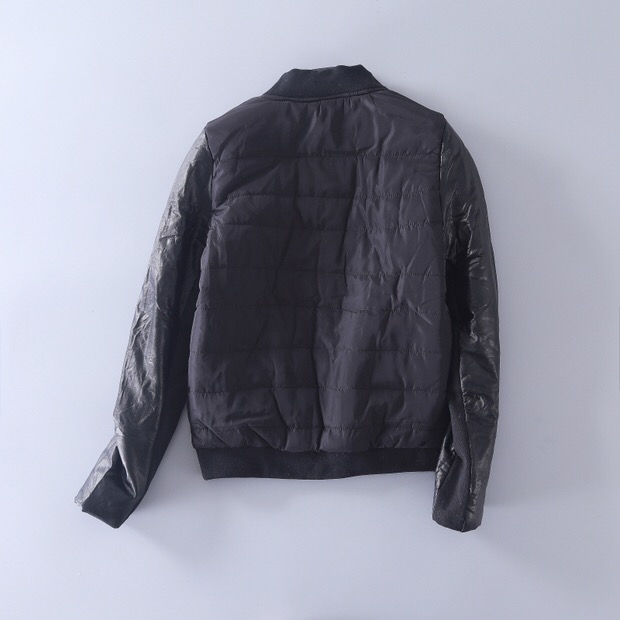 เสื้อกันหนาว แจ็คเก็ตกันหนาว สีทูโทนขาว-ดำ สไตล์ Bomber jacket แต่งแขนหนัง งานสวย แนวๆเท่ห์ๆคะ size L