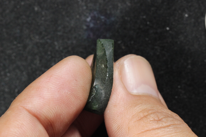 ลูกปัดบ้านเชียงเขียวเข้ม