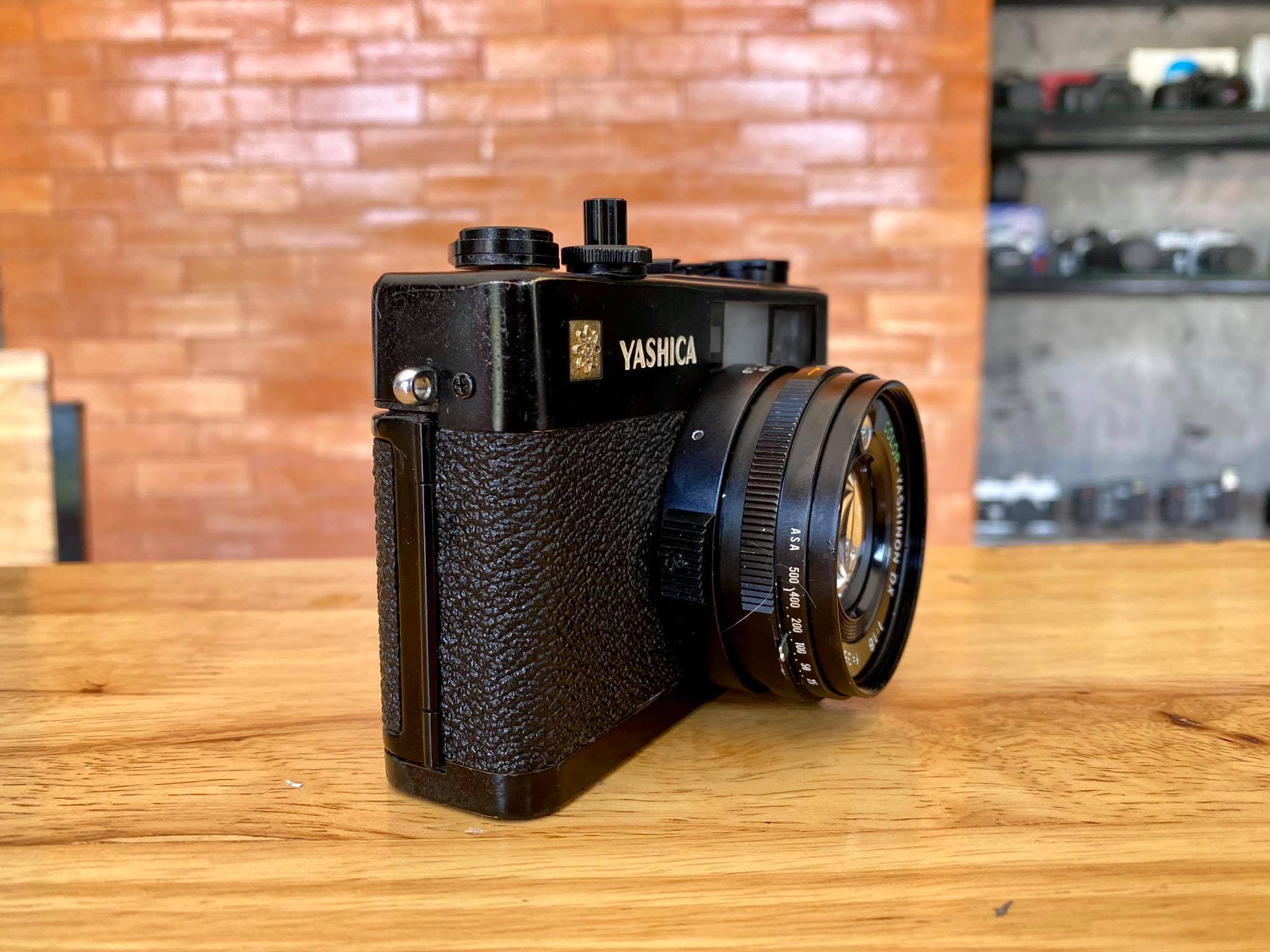 YASHICA ELECTRO35 CC COLOR YASHINON-DX 35MM.F1.8