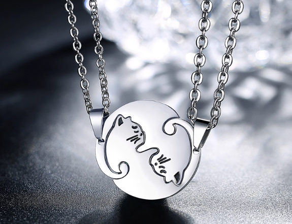 สร้อยคอคู่รัก วัยรุ่น แมวกอดกัน เป็น จิ๊กซอว์ ใส่กันคนละเส้น แทนใจ สร้อยคอแทนใจ ของขวัญสุดพิเศษ 101834