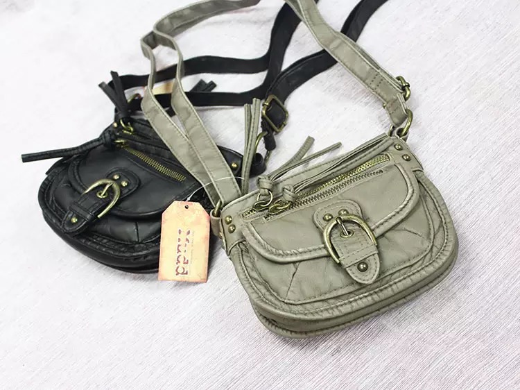 กระเป๋าหนัง กระเป๋าสะพายข้าง แบรนด์เนม MUDD สีเทาฟอก แนว VINTAGE แต่งหมุดทอง Size กว้าง16xสูง 15xหนา 4cm
