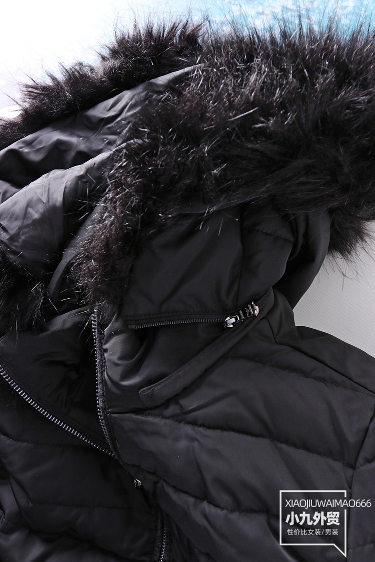 ARMANI เสื้อกันหนาว เสื้อฮู้ดเฟอร์ บุนวมอุ่น แบรนด์ ARMANI(ฮู้ดถอดได้ค่ะ) ดำ