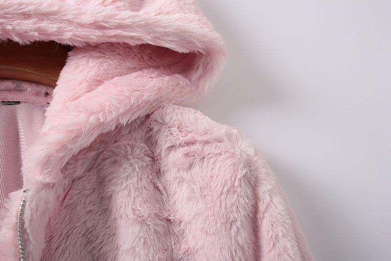 Page one เสื้อเฟอร์กันหนาว หมวกฮู้ด เสื้อขน Fluffy coat สีชมพูอ่อน แบรนด์ love tree ชมพู