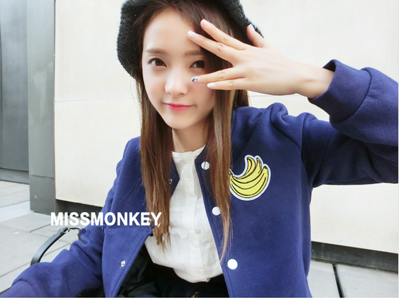 เสื้อ jacket แจ็คเก็ด วอร์มกันหนาว ผ้าสักหลาด สไตล์เสื้อเบสบอล สีน้ำเงิน แต่งแขวเอวจั๊ม กระดุมผ่าหน้า ลายกล้วย ด้านหลังแต่งปัก น่ารักๆคะ Free size