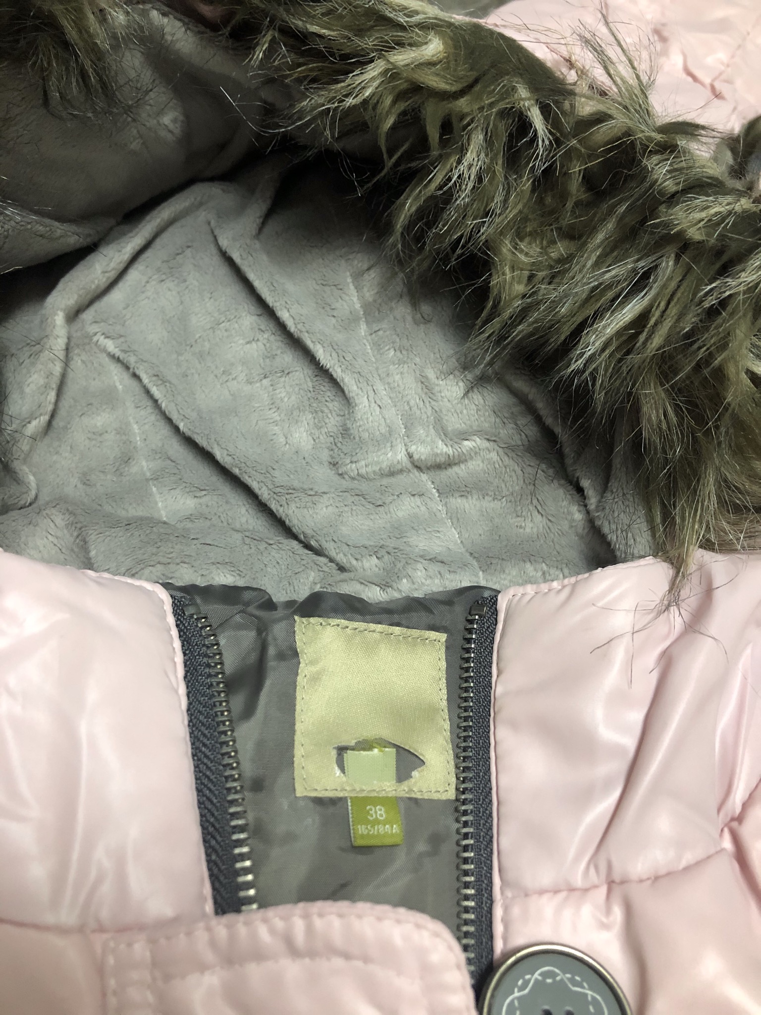 Etam เสื้อขนเป็ด เสื้อ กันหนาวขนเป็ด ขนห่าน (DOWNแท้100%) สีชมพู หมวกฮูท ติดขนเฟอร์ สีน้ำตาลเทาอ่อน แบรนด์เนม ETAM ฝรั่งเศส สวย สีหวาน น่ารักมากคะ สินค้าบางตัวโดนตัดป้ายนะคะ) Size S/M/L ชมพู