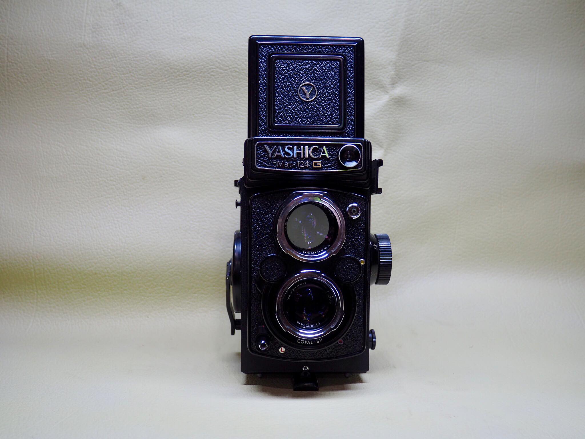 YASHICA MAT 124G