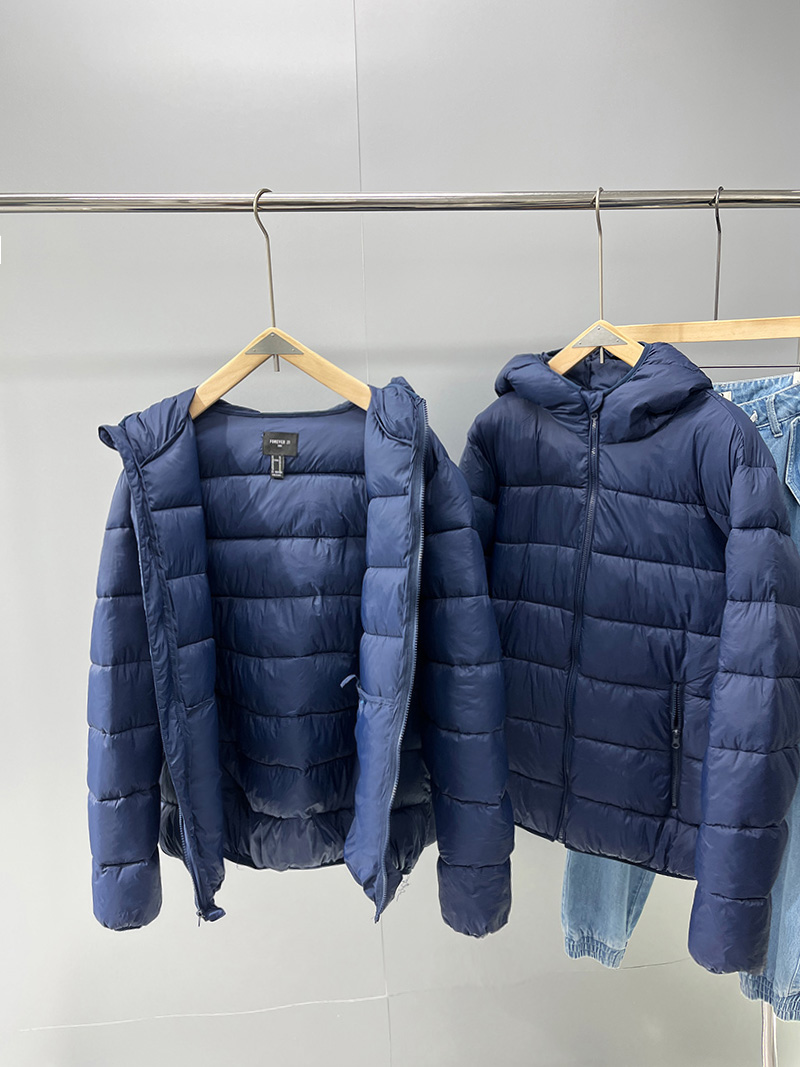 Forever21 เสื้อกันหนาว ติดฮูท เสื้อบอมเบอร์ บุนวมอุ่น แบรนด์ Forever21 / Men's Black Lightweight Puffer Jacket น้ำเงิน