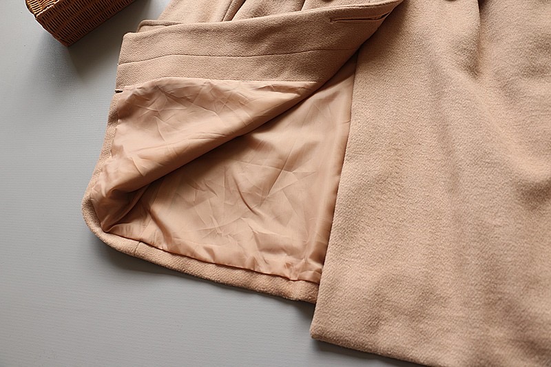 Freesia เสื้อโค้ท เสื้อกันหนาว เนื้อผ้าสักหลาดวูล สีนู้ดกากี แต่งกระดุมแถบ สองแถว แบรนด์ Freesia สำเนา สำเนา นู้ดกากี