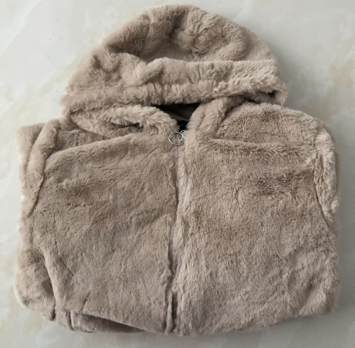 Forever21 เสื้อเฟอร์กันหนาว หมวกฮู้ด เสื้อขน แบรนด์ forever21 (FLUFFY COAT) ขาว