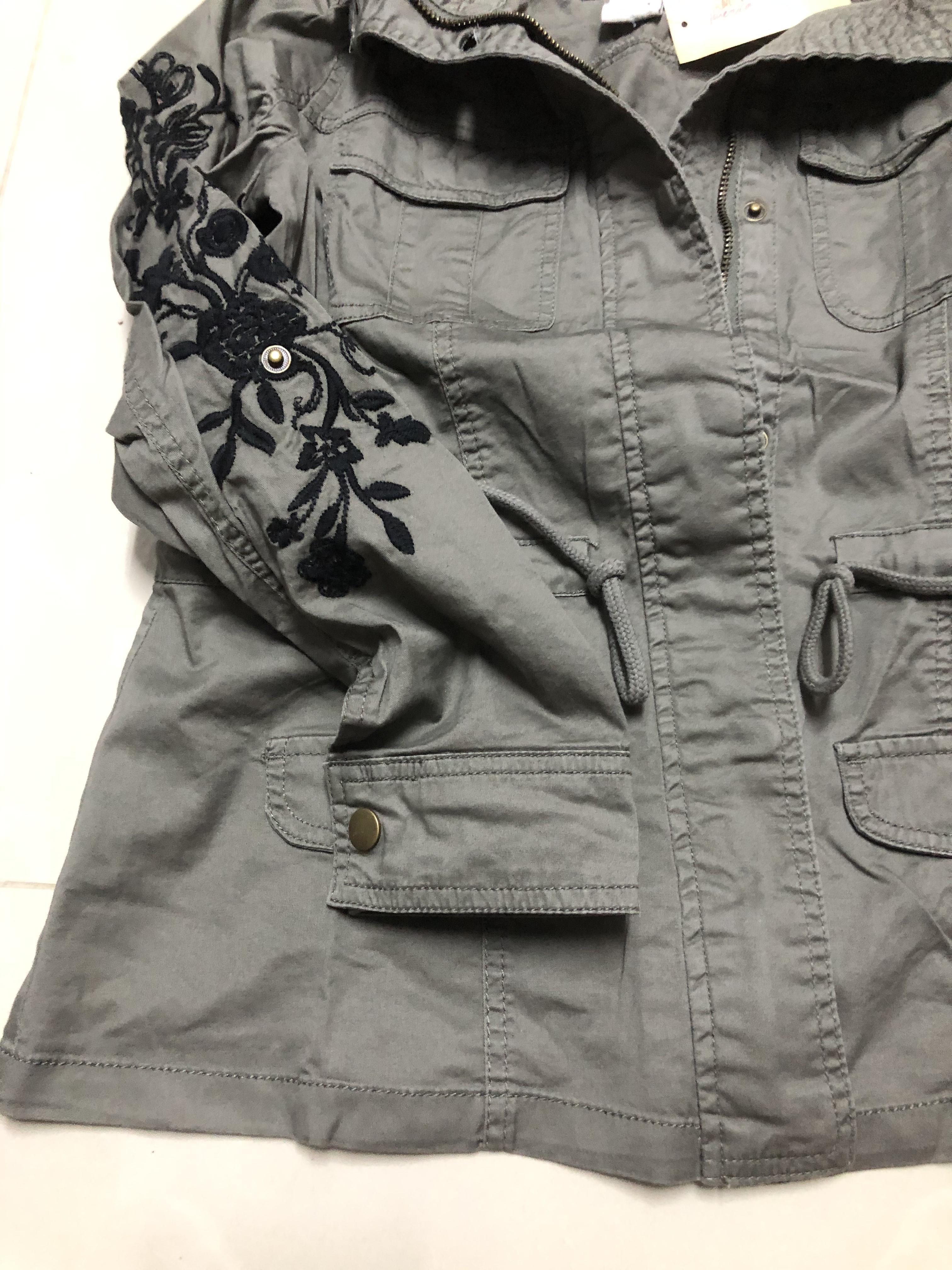 American rag cie เสื้อนอกเขียวทหาร เสื้อแจ็คเก็ต แนวทหาร แพทเทิน สวย เท่ห์ มาก แบรนด์ American rag cieสำเนา สำเนา เขียวเทา