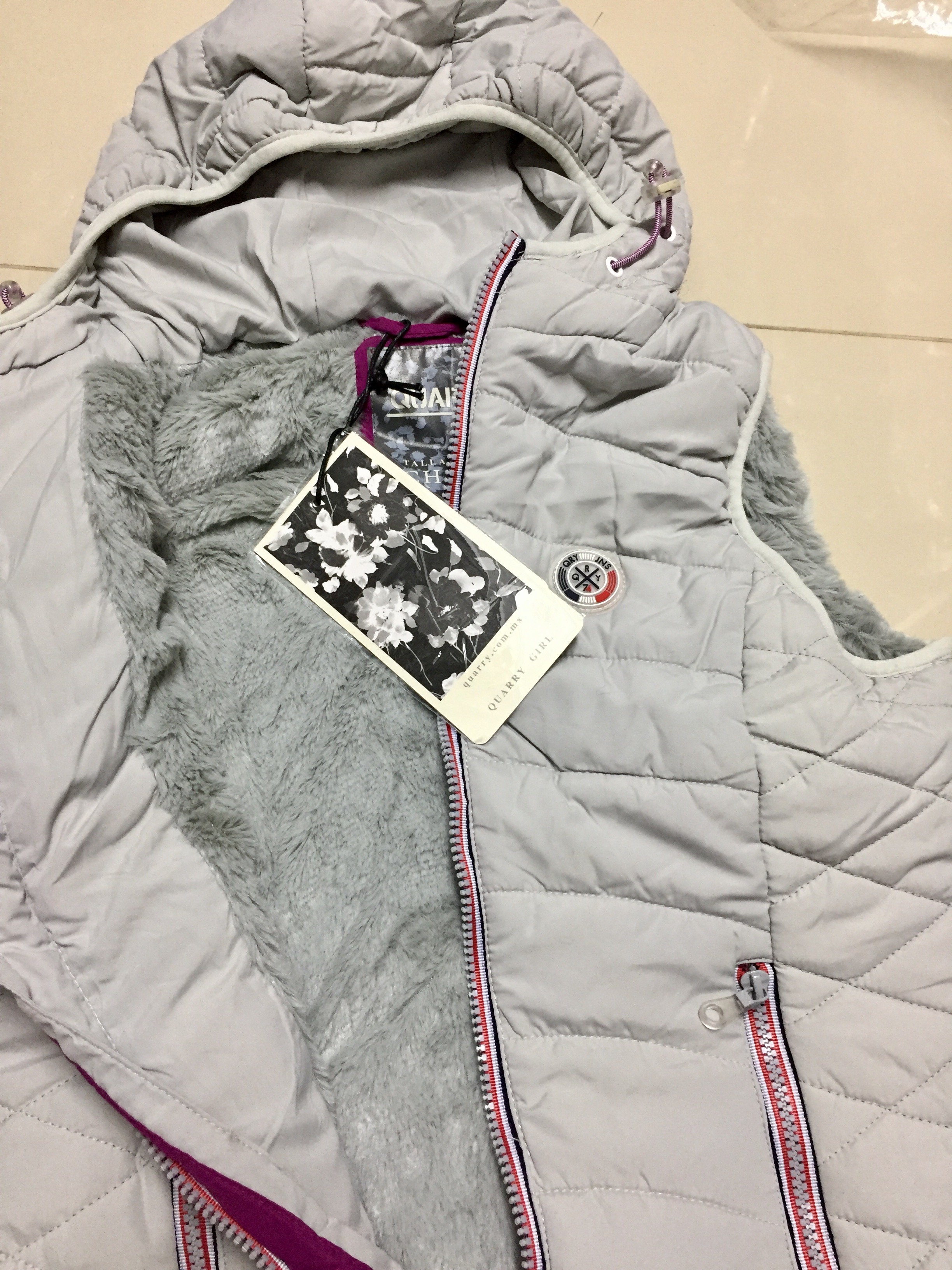 เสื้อกั๊กกันหนาว กั๊กฮูทสีเทา แบรนด์เนมQUARRY JAPANแท้100% ซับขนอุ่น งานสวยพรีเมี่ยมเกรดคะ เทา