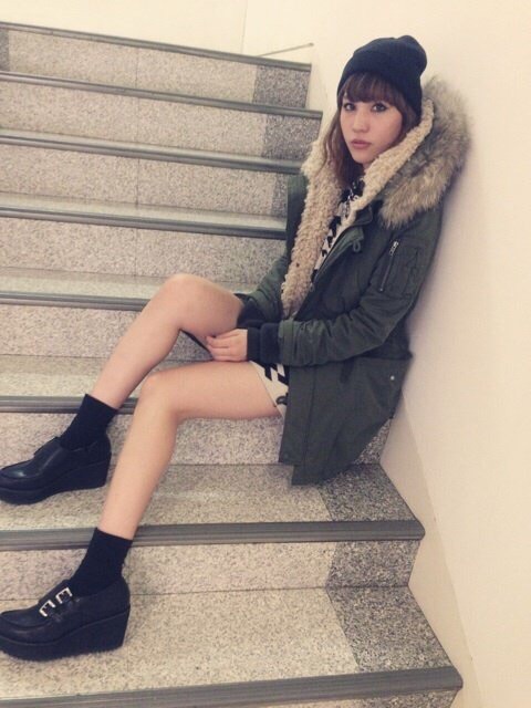 Moussy เสื้อกันหนาว ติดฮูท เสื้อcoat แบรด์ดัง ญี่ปุ่น MOUSSY japan สีเขียวทหาร แต่งขนสีครีมน้ำตาลด้านในทั้งตัว (ขนด้านในถอดใส่ได้ทั้งชิ้นเลยคะ มีกระดุม เกี่ยวให้ด้านในคะ) *ไม่มีขนเฟอร์ปลายหมวกนะคะ*