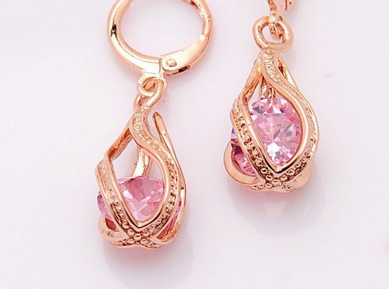 ต่างหู ตุ้มหู ระย้า ตกแต่ง คริสตัลแท้ Austrian Crystal ดีไซน์ ใส่ เพชร ในห่วง ต่างหู ใส่ออกงาน สวยหรู มีระดับ ของขวัญให้แฟน 452944