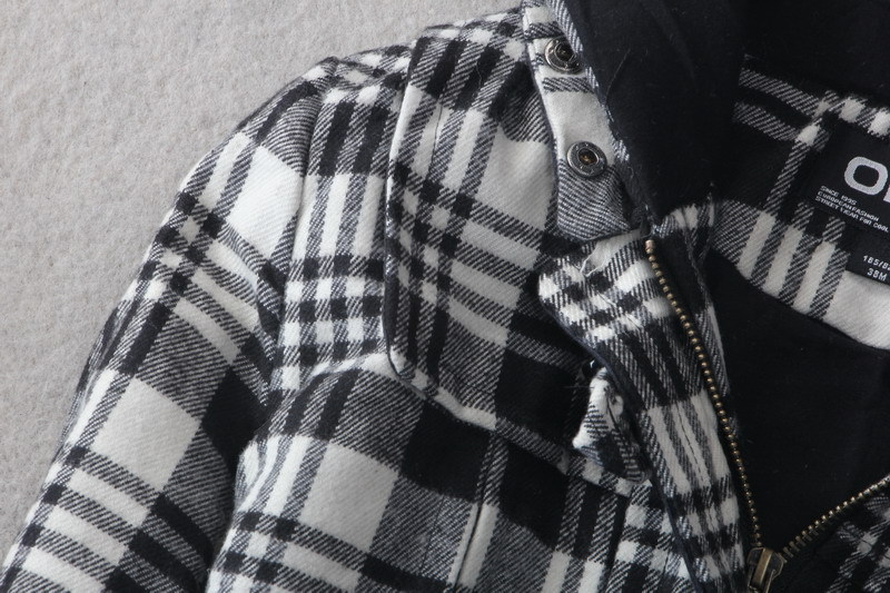 Only เสื้อกันหนาว ลายตารางขาวดำ แต่งฮูทแบรนด์เนม ONLYแท้100% แขนมีซับกันลม แบบสวย งานหรู มากคะ สินค้าญี่ปุ่น ขาวดำ