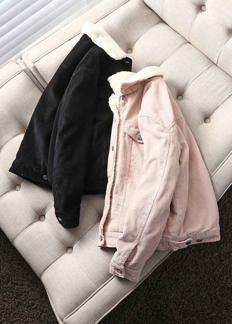 Bershka เสื้อกันหนาว เสื้อแจ็ค เนื้อลูกฟูก แต่งซับขนอุ่น สีขาวด้านใน แบรนด์ BESHKAงานสวย น่ารักมากคะ