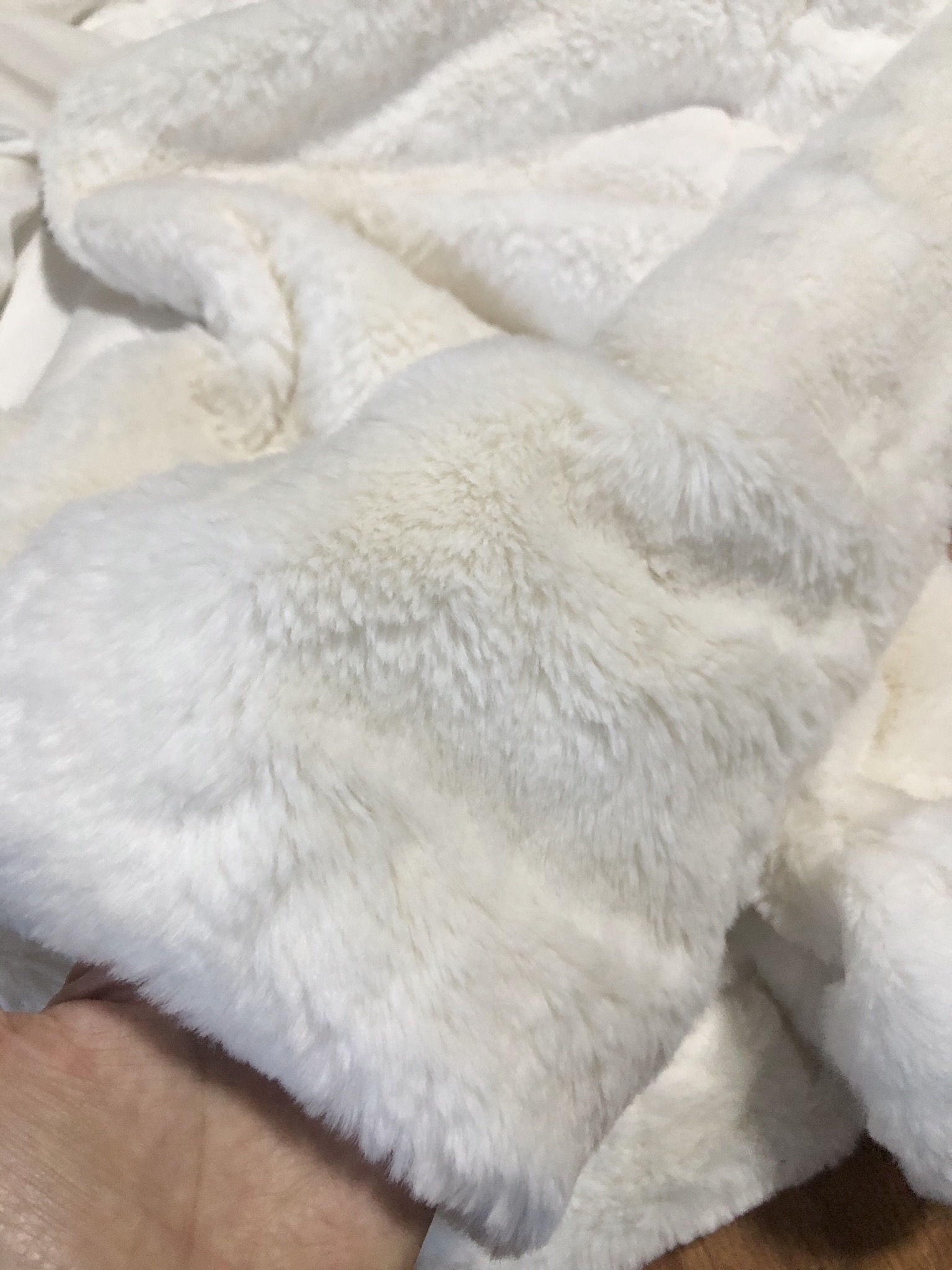 Forever21 เสื้อเฟอร์กันหนาว หมวกฮู้ด เสื้อขน แบรนด์ forever21 (FLUFFY COAT) ขาว