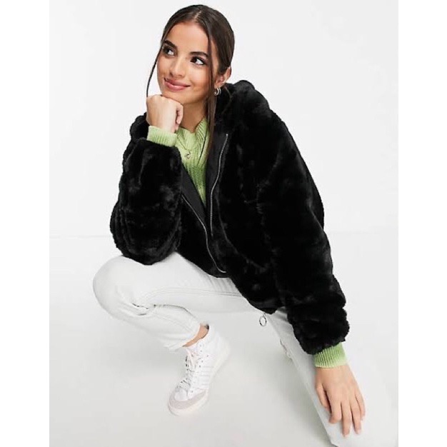 Bershka เสื้อเฟอร์กันหนาว หมวกฮู้ด เสื้อขน สีดำ แบรนด์ BERSHKA เนื้อนิ่ม นุ่มมากคะ สำเนา สำเนา สำเนา ดำ