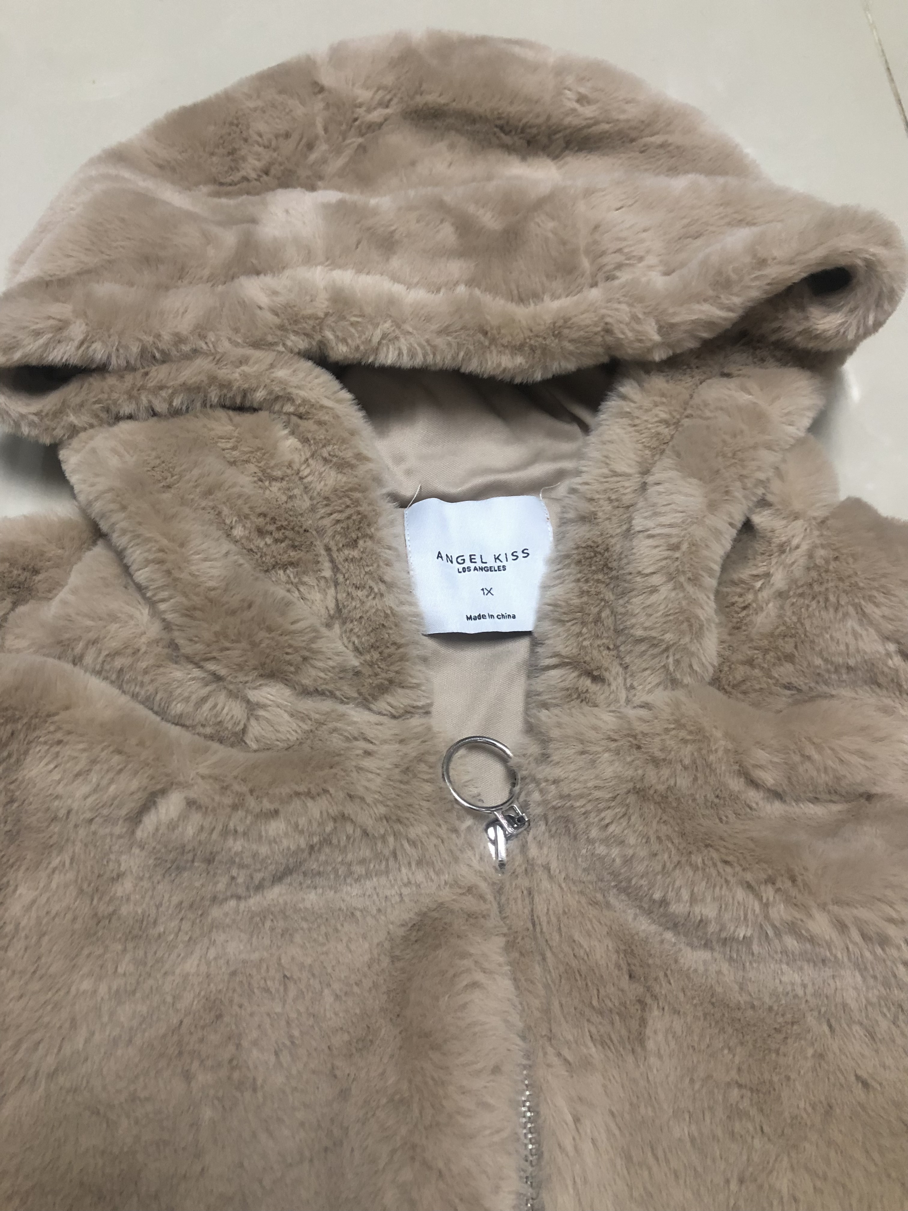 Angel kiss เสื้อเฟอร์กันหนาว หมวกฮู้ด เสื้อขน แบรนด์ ANGEL KISS (FLUFFY COAT) สำเนา น้ำตาลนู้ด