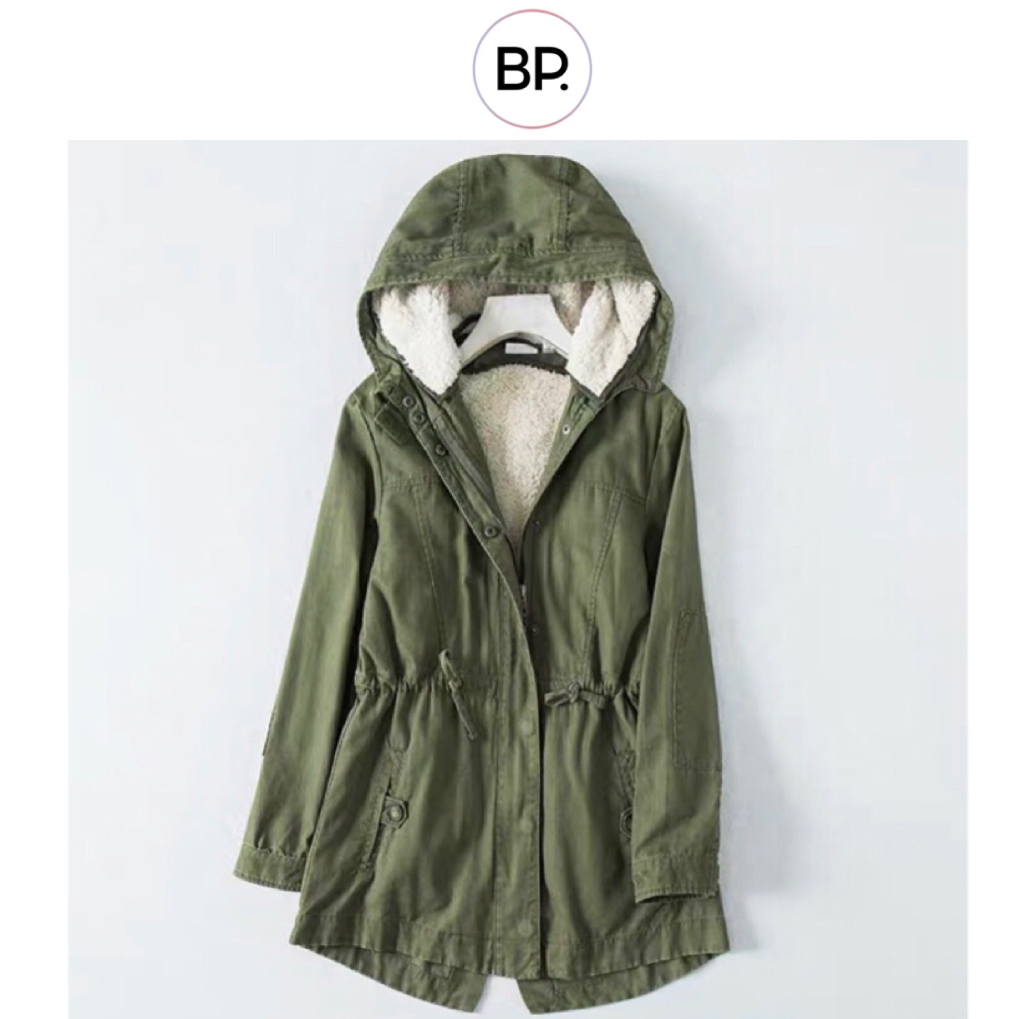BP. เสื้อฮู้ดทหาร เสื้อฮู้ด สีเขียว หมวกฮู้ด เสื้อปาร์กา เสื้อคลุมมีซับขนอุ่นสีครีม (ซับขนอุ่นถอดได้ทั้งตัวค่ะ) แบรนด์ BP. งานสวย เท่ห์มาก คะ Size XS/S/M/L เขียว