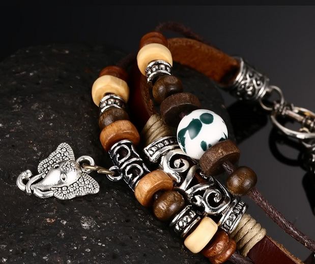 สร้อยข้อมือ หนังแท้ สไตล์วินเทจ สร้อยข้อมือ Hand made ผู้หญิง ผู้ชาย ใส่ได้ ร้อยด้วย ลูกปัดไม้ จี้ช้าง ผสมผสาน ลวดลาย เงินโบราณ 719480