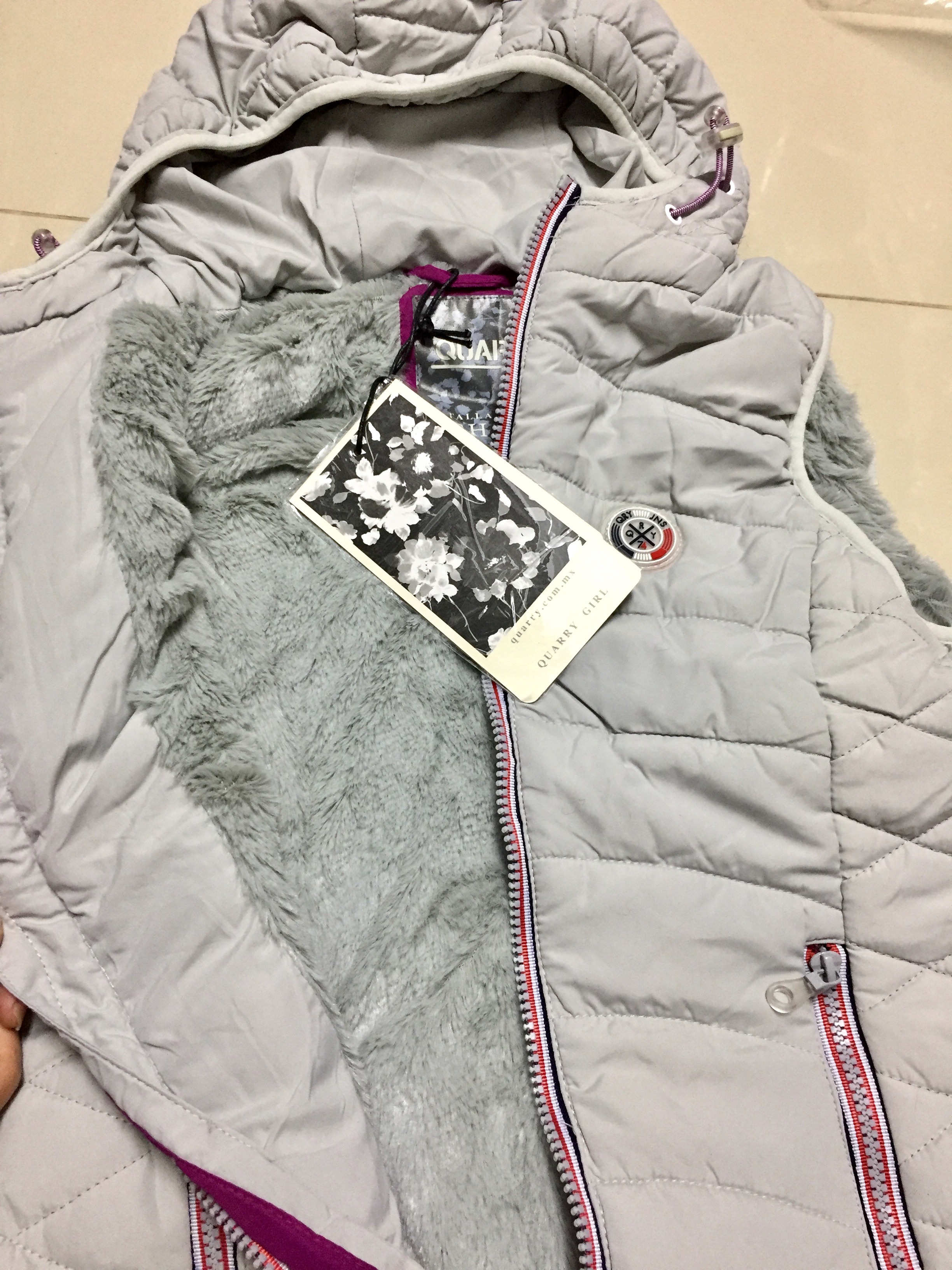 เสื้อกั๊กกันหนาว กั๊กฮูทสีเทา แบรนด์เนมQUARRY JAPANแท้100% ซับขนอุ่น งานสวยพรีเมี่ยมเกรดคะ เทา