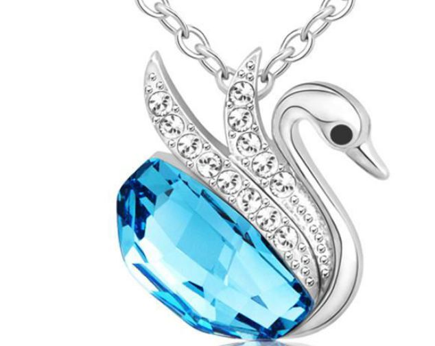 สร้อยคอ ผู้หญิง พร้อม จี้หงส์ คริสตัลแท้ Swarovski สร้อยคอใส่ออกงาน ติดคริสตัล เม็ดใหญ่ แต่ง เพชร CZ AAA สีชมพู ฟ้า ขาว ของขวัญให้แฟน 969000